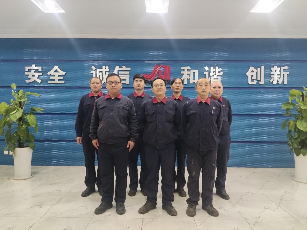 03示范班組 生產(chǎn)設(shè)備部電儀班組：匠心維護(hù) 保障生產(chǎn)_副本