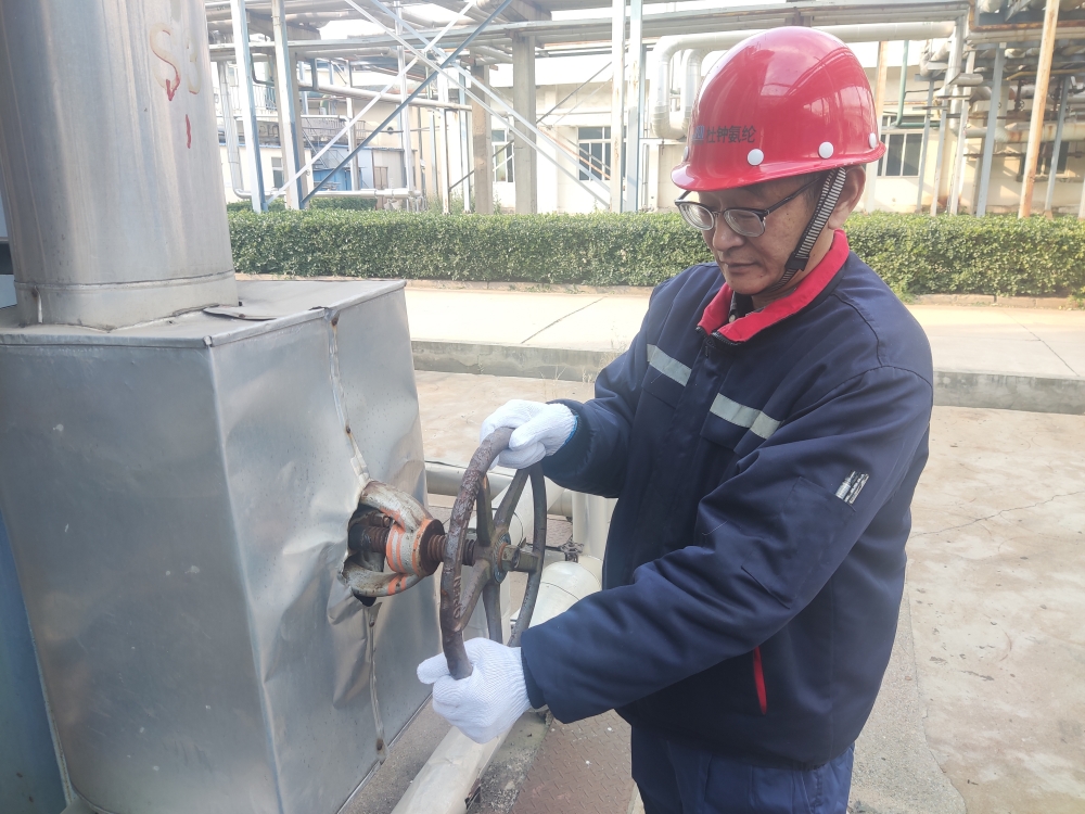 06優(yōu)秀員工 王加根:平凡崗位挑大擔(dān)_副本