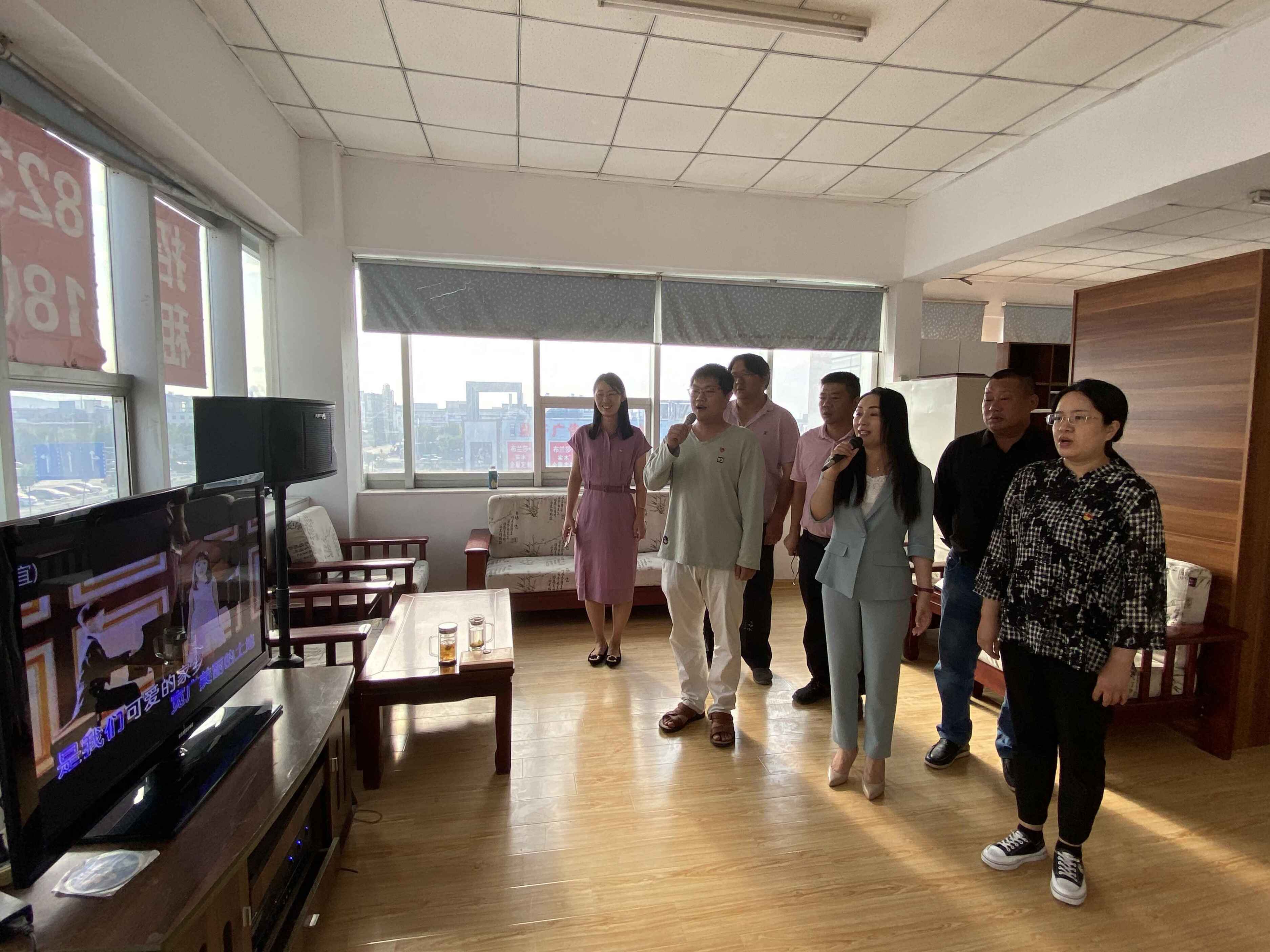 開展紅歌、司歌傳唱